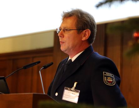 Johann Edelmann, Amtsleiter der BF Rostock, berichtete über den folgenschweren Unfall eines Höhenretters und die daraus gezogenen Lehren.