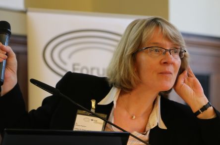 Dr. Hiltraut Paridon, DGUV, ermunterte in ihrem Impuls-Referat „Warum Sicherheit manchmal gefährlich ist“ die Teilnehmer zur Mitarbeit.