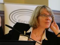 Dr. Hiltraut Paridon, DGUV, ermunterte in ihrem Impuls-Referat „Warum Sicherheit manchmal gefährlich ist“ die Teilnehmer zur Mitarbeit.