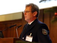 Johann Edelmann, Amtsleiter der BF Rostock, berichtete über den folgenschweren Unfall eines Höhenretters und die daraus gezogenen Lehren.