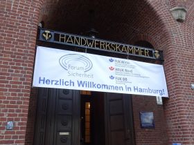 Das 8. FUK-Forum "Sicherheit" der Kooperationsgemeinschaft der Feuerwehr-Unfallkassen HFUK Nord, FUK Mitte und FUK Brandenburg fand bereits zum wiederholten Male in der Handwerkskammer in Hamburg statt. (Bild: Christian Heinz / HFUK Nord)