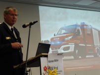 Hannes Möller, Präsident des LFV MV, stellte Konzepte für Feuerwehren im ländlichen Raum für Mecklenburg-Vorpommern dar. (Bild: Jens-Oliver Mohr / HFUK Nord)