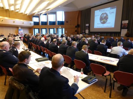 Rund 180 Führungskräfte der Städte, Gemeinden und Feuerwehren waren zum 4. HFUK-Kommunalforum im Dezember 2014 in die Ostseeakademie Travemünde gekommen.