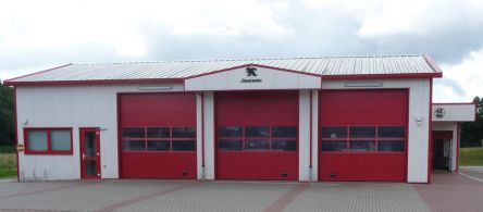 Feuerwehrhaus mit normgerecht dimensionierten Toren