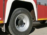 Winterreifen an Feuerwehrfahrzeugen: Wenn 14,5 Tonnen auf Schuhgröße 46 treffen
