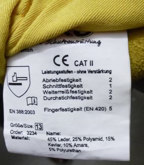Negativbeispiel: Kennzeichnung eines TH-Handschuhs mit geringeren Leistungsstufen als beim Feuerwehrhandschuh