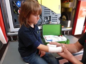Das neue Handbuch enthält spezifische Erste-Hilfe-Maßnahmen für die jüngsten Feuerwehrangehörigen.