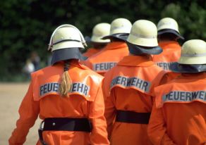 Die Freiwillige Feuerwehr – eine starke Gemeinschaft. Flüchtlinge, die Mitglied in der FF werden, stehen unter dem Versicherungsschutz der (Feuerwehr-)Unfallkassen. 