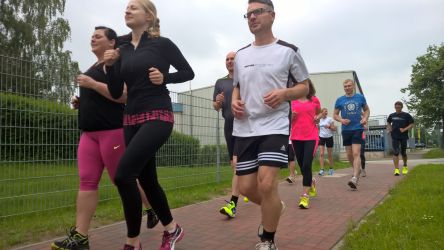 Sporteinheit für draußen: Lauf-ABC und Ausdauerspiele