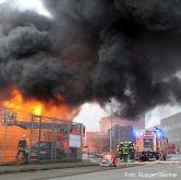 Feuerwehrleute optimal vor Gefahrstoffen schützen: Gesetzliche Unfallversicherung startet Forschungsprojekt 