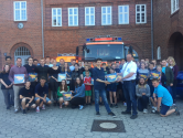 „112 – Sicher dabei!“: 70 Spiele für die Hamburger Jugendfeuerwehren übergeben