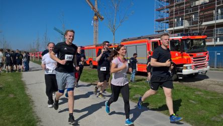 Beste Laufbedingungen und gute Laune gab es beim 12. Hamburger FitForFire-Lauf (Foto: HFUK Nord/Mohr).
