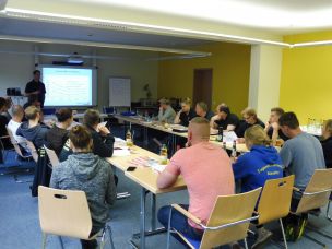 Die FitForFire-Trainerseminare warten mit einem abwechslungsreichen Programm aus Theorie und Praxis auf. (Bild: Mohr / HFUK Nord)