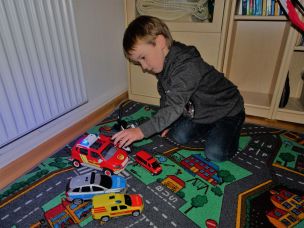 Der Versicherungsschutz für während Einsätzen und Ausbildung betreute Kinder soll eine Erleichterung für das Ehrenamt Feuerwehr schaffen. (Bild: Christian Heinz / HFUK Nord)