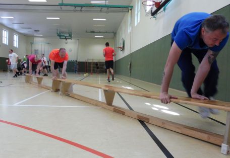 Der Mix macht´s: In den FitForFire-Trainerseminaren werden Theorie und Praxis des Dienstsports vermittelt. (Bild: HFUK Nord/Mohr).