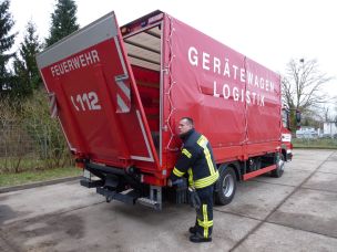 Um spezielle Komponenten wie hier z.B. eine Ladebordwand sicher bedienen zu können, sind besondere Unterweisungen erforderlich. (Bild: Ulf Heller / HFUK Nord)