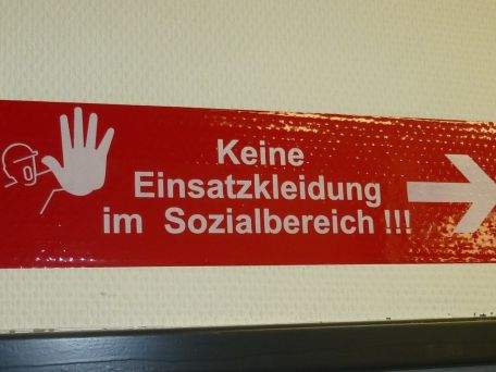 Kennzeichnung der Trennung zwischen "Schwarz"-und "Weiß"-Bereich (Bild: Christian Heinz / HFUK Nord)