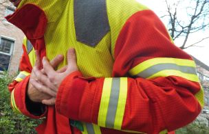 Bei einem akuten Herzinfarkt ist schnelles Handeln gefragt. (Bild: Jens-Oliver Mohr / HFUK Nord)