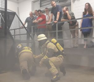 Die Feuerwehr-Unfallkassen bieten Seminare für Ärztinnen und Ärzte, die Eigungsuntersuchungen durchführen, an. (Hier Foto eines Seminares der HFUK Nord, aufgenommen vor den Corona-Einschränkungen, Bild: Jens-Oliver Mohr / HFUK Nord)