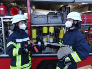 Auch beim Feuerwehrdienst ist es wichtig, die Hygieneregeln einzuhalten. (Bild: Christian Heinz / HFUK Nord)