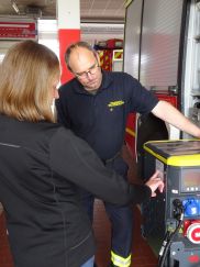 Auch die erforderlichen Prüfnachweise werden bei einer Besichtigung gecheckt. (Bild: Christian Heinz / HFUK Nord)