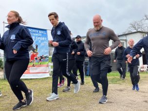 Endlich geht es wieder los! Alle Beteiligten Läuferinnen und Läufer gingen mit Begeisterung auf die Strecke. (Bild: Jens-Oliver Mohr / HFUK Nord)