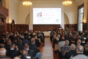 Mehr als 300 Fach- und Führungskräfte der Feuerwehren informierten sich in Hamburg an zwei Tagen über die Themenschwerpunkte "Klimawandel, Teams und Training". (Bild: Holger Bauer)