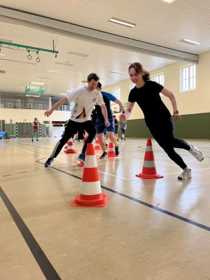 Mit der FitForFire-Trainerausbildung der HFUK Nord können Feuerwehrangehörige als Sportbeauftragte in der eigenen Wehr den Dienstsport anleiten. (Bild: Jens-Oliver Mohr / HFUK Nord)