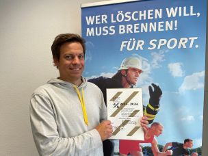 Jens-Oliver Mohr, Mitarbeiter der HFUK Nord für gesundheitliche Prävention im Feuerwehrdienst, legte das deutsche Feuerwehr-Fitnessabzeichen zum zehnten Mal erfolgreich in der Stufe Gold ab. (Bild: Sonja Ruge / HFUK Nord)