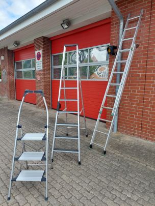 Auch "feuerwehrfremde" Leitern müssen geprüft werden. (Bild: Dirk Rixen / HFUK Nord)