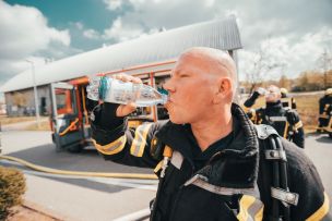 Bei steigenden Temperaturen ist die Getränkeversorgung eine der wichtigsten Maßnahmen, um leistungs- und einsatzfähig zu bleiben. (Bild: Dirk Rixen / HFUK Nord)
