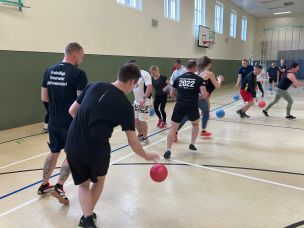 Bewegen und fit bleiben: Um Dienstsport sicher anzuleiten bietet die HFUK Nord wieder Trainerseminare im Frühjahr 2025 an. (Bild: Jens-Oliver Mohr / HFUK Nord)