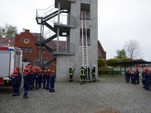 Ausbildungsdienst am Feuerwehrturm (Bild: Detlef Garz/FUK Mitte)