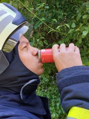 Nicht ohne Nebenwirkungen: Der Verzehr von Energydrinks im Feuerwehdienst ist kritisch zu betrachten. (Bild: Jens-Oliver Mohr / HFUK Nord)