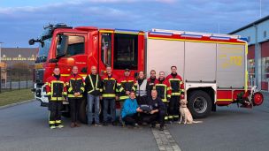 Übergabe des Laufrucksacks an den LZ-G (Bild: Jan Traulsen)