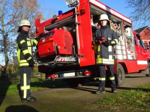 Auch bei der Feuerwehr gibt es lärmintensive Geräte wie Pumpen und Aggregate. (Bild: Christian Heinz / HFUK Nord)