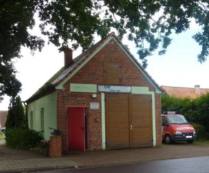 Hier ist das Feuerwehrhaus zu klein für den MTW. (Bild: Henriette Karsten / FUK Mitte)