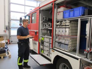 Prüfung des Fahrzeuges auf Arbeitssicherheit (Bild: Matthias Marten / FTZ Kreis Plön)