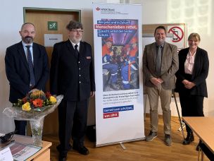 Die Kontinuität in der HFUK Nord ist gesichert. (v.l.n.r. Bernd Holtschneider (alternierender Vorstandsvorsitzender), Gerhard Lienau (alternierender Vorsitzender der Vertreterversammlung), Christian Heinz, Gabriela Kirstein / Bild: Andreas Fick)