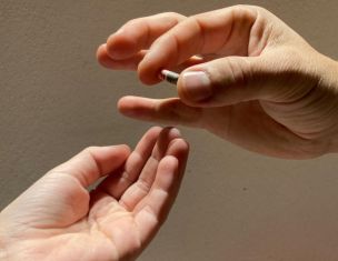 Die Medikamentengabe an Kinder und Jugendliche durch Betreuungspersonen bedarf einiger Vorbereitung. (Bild: Jens-Oliver Mohr/HFUK Nord)