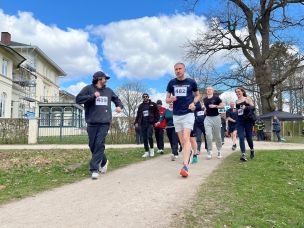 Auf geht´s! Die Hamburger Feuerwehr startet beim 16. FitForFire-Lauf. (Bild: Jens-Oliver Mohr / HFUK Nord)