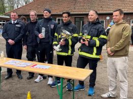 17. FitForFire-Lauf: Hamburger Feuerwehren beweisen im Stadtpark ihre Fitness