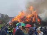 Brauchtumsfeuer: Verletzungen beim Entzünden mit Brandbeschleuniger