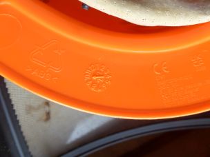 Kennzeichnung des Herstellungsdatums und des Materials (Bild: Jürgen Kalweit / HFUK Nord)