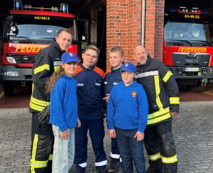 Gemeinsam macht Feuerwehr Spaß, so wie hier bei der Freiwilligen Feuerwehr Molfsee nahe Kiel, die über eine Kinder- und Jugendfeuerwehr verfügt. (Bild: Christian Heinz / HFUK Nord)