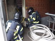 Feuerwehrangehörige im Einsatz
