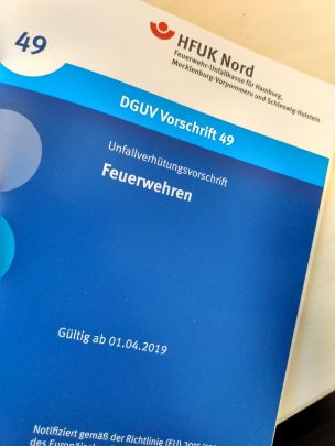 Unfallverhütungsvorschriften und Technische Regeln für Feuerwehren kostenlos erhältlich (HFUK Nord/Heinz)